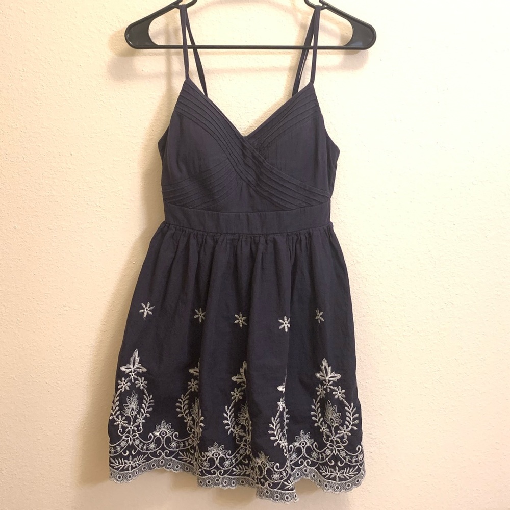 Early-Mid 2000s Speechless size 1 navy blue mini dress with white embroidery